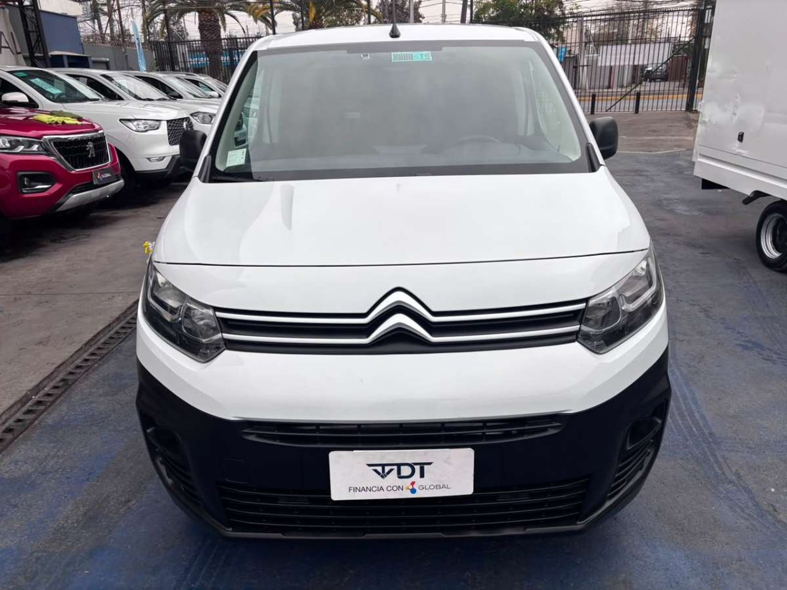 Citroën BERLINGO 1.5 2023 - Foto 2 de 10