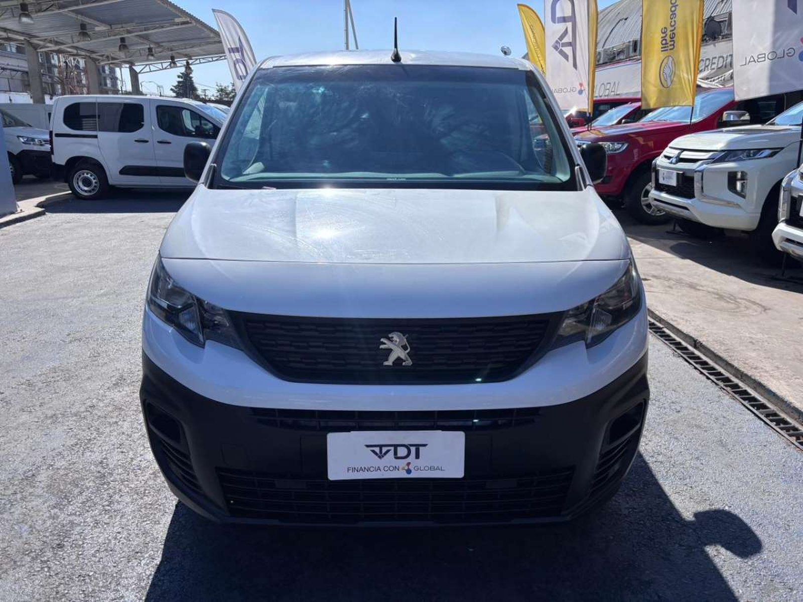 Peugeot PARTNER 2023 - Foto 2 de 10