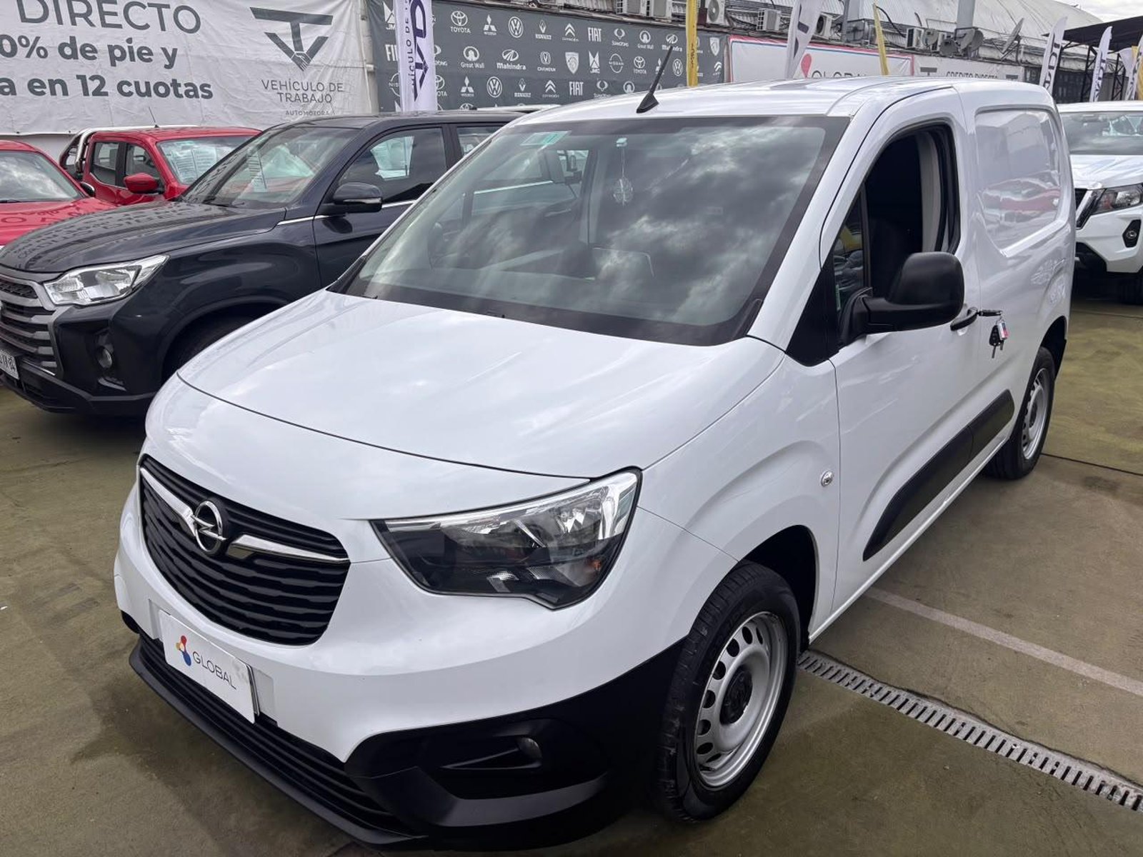 Opel COMBO 2023 - Foto 3 de 10