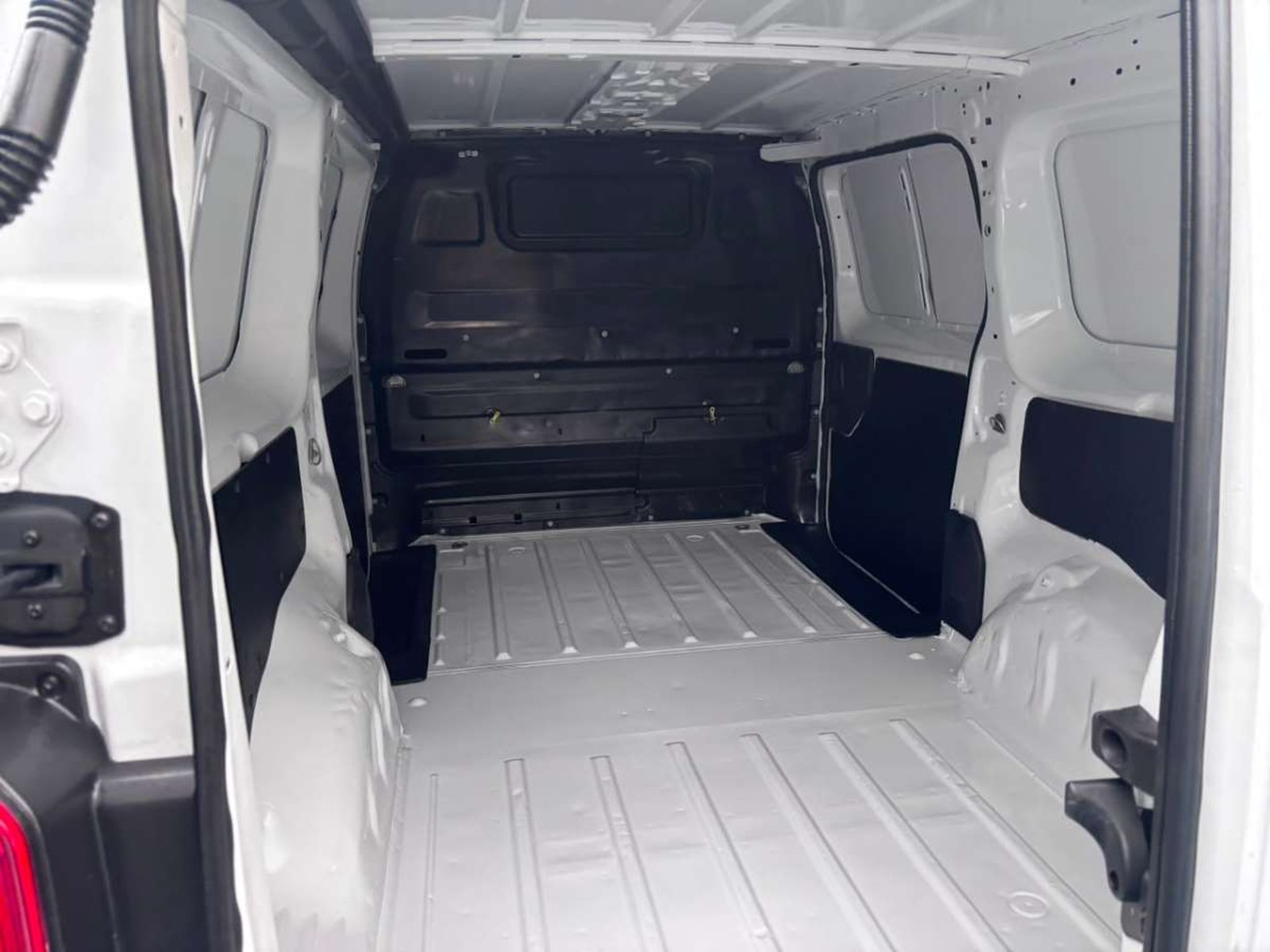 Opel VIVARO HDI 145 2.0 2024 - Imagen 9 de 10