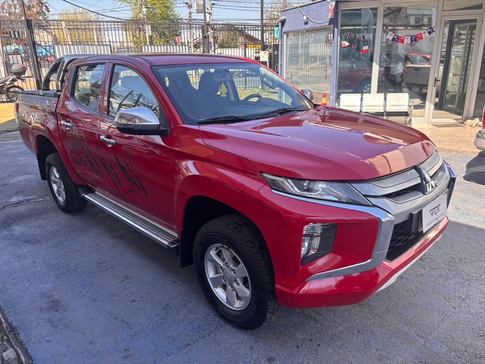 Mitsubishi L200 Katana 2.4 4x4 MT 2023 - Foto 3 de 10