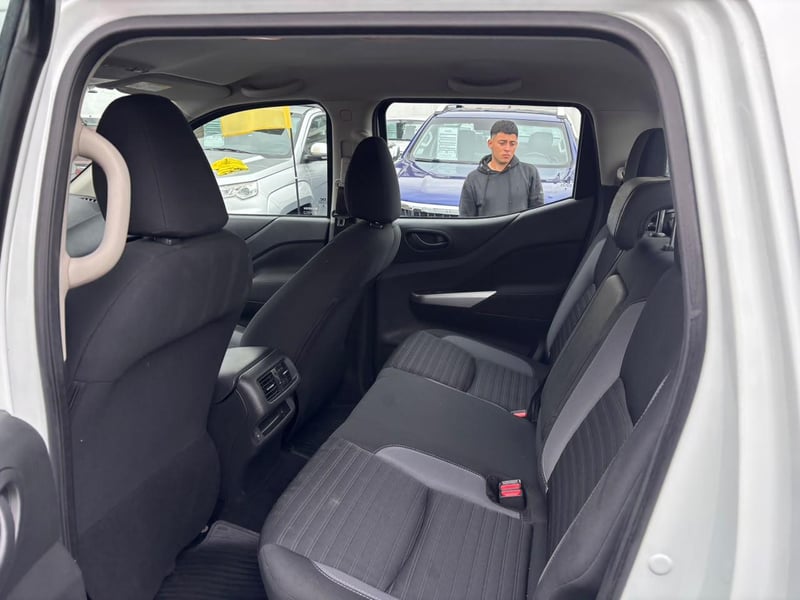 Nissan NAVARA D CAB 2.3 xe 4x2 2024 - Imagen 9 de 10