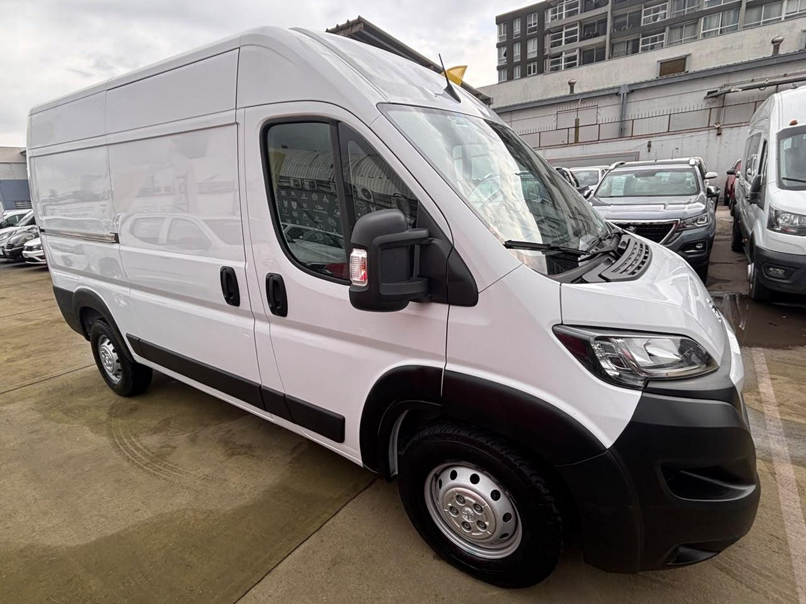 Peugeot Boxer L2H2 2.0 Diesel 2023 - Foto 5 de 10