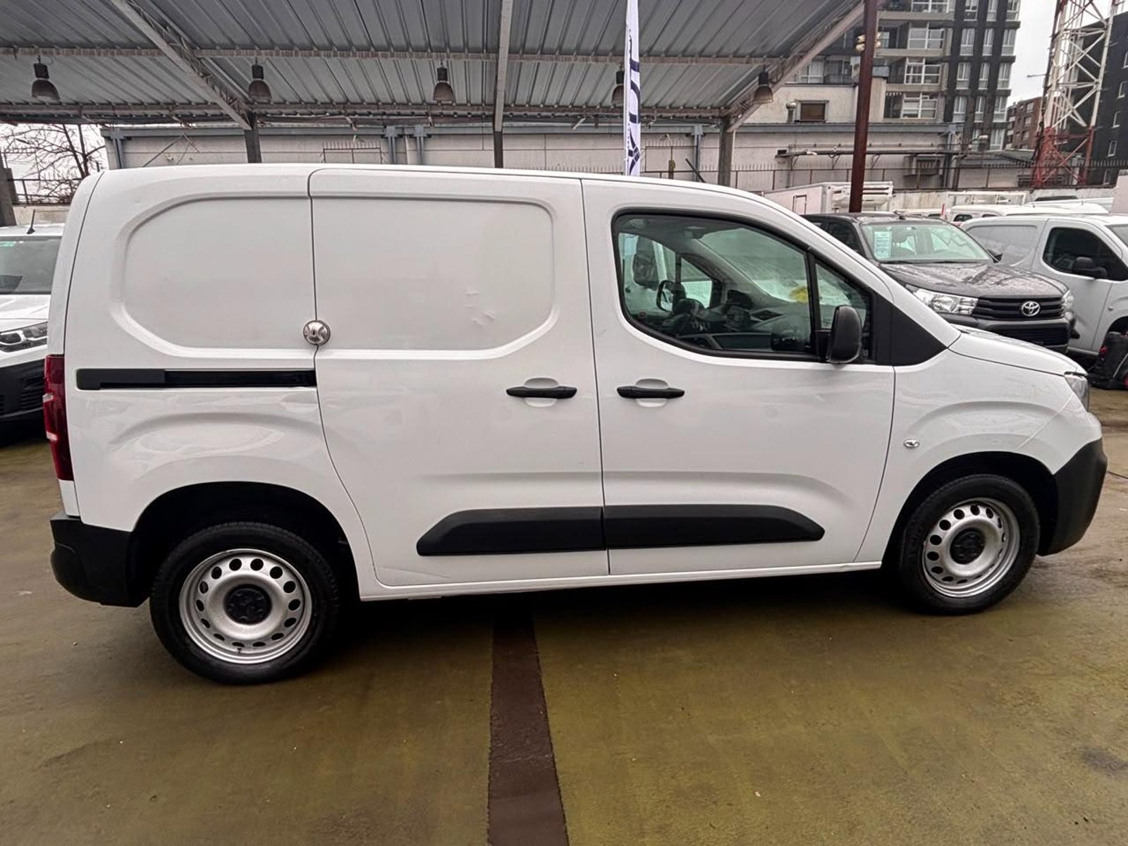 Peugeot PARTNER 2023 - Imagen 4 de 10