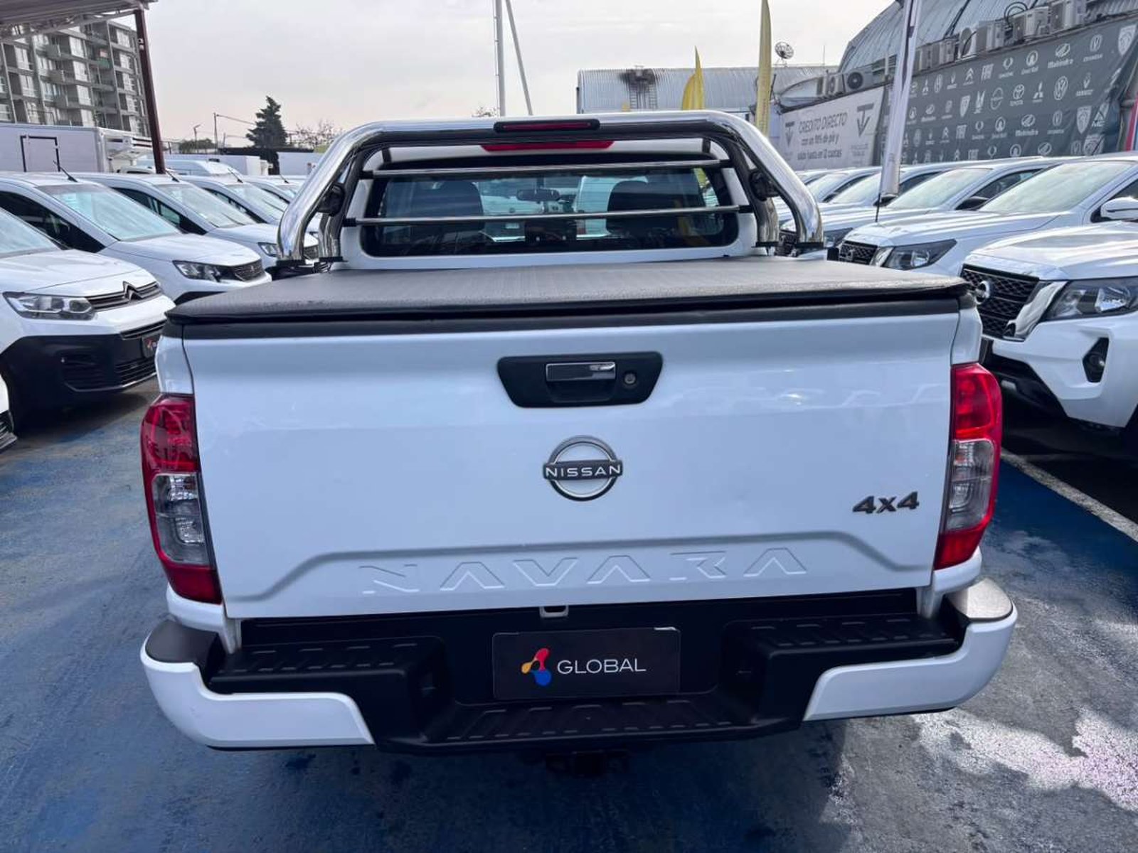 Nissan NAVARA D CAB MT 4X4 2.3 SE 4X4 2023 - Imagen 7 de 10