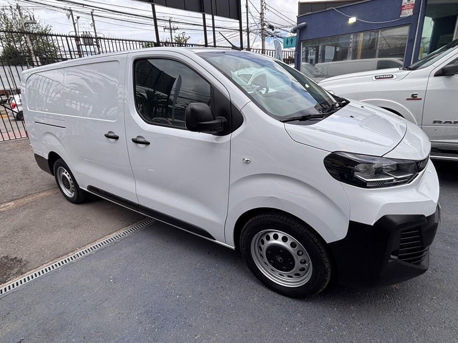 Citroën Jumpy Furgón Confort Largo 2.0 HDi 2025 - Foto 4 de 10