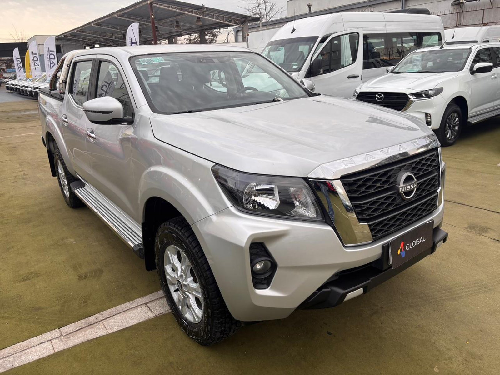 Nissan NAVARA XE 4X4 AT 2.3 DIESEL 2023 - Imagen 3 de 10