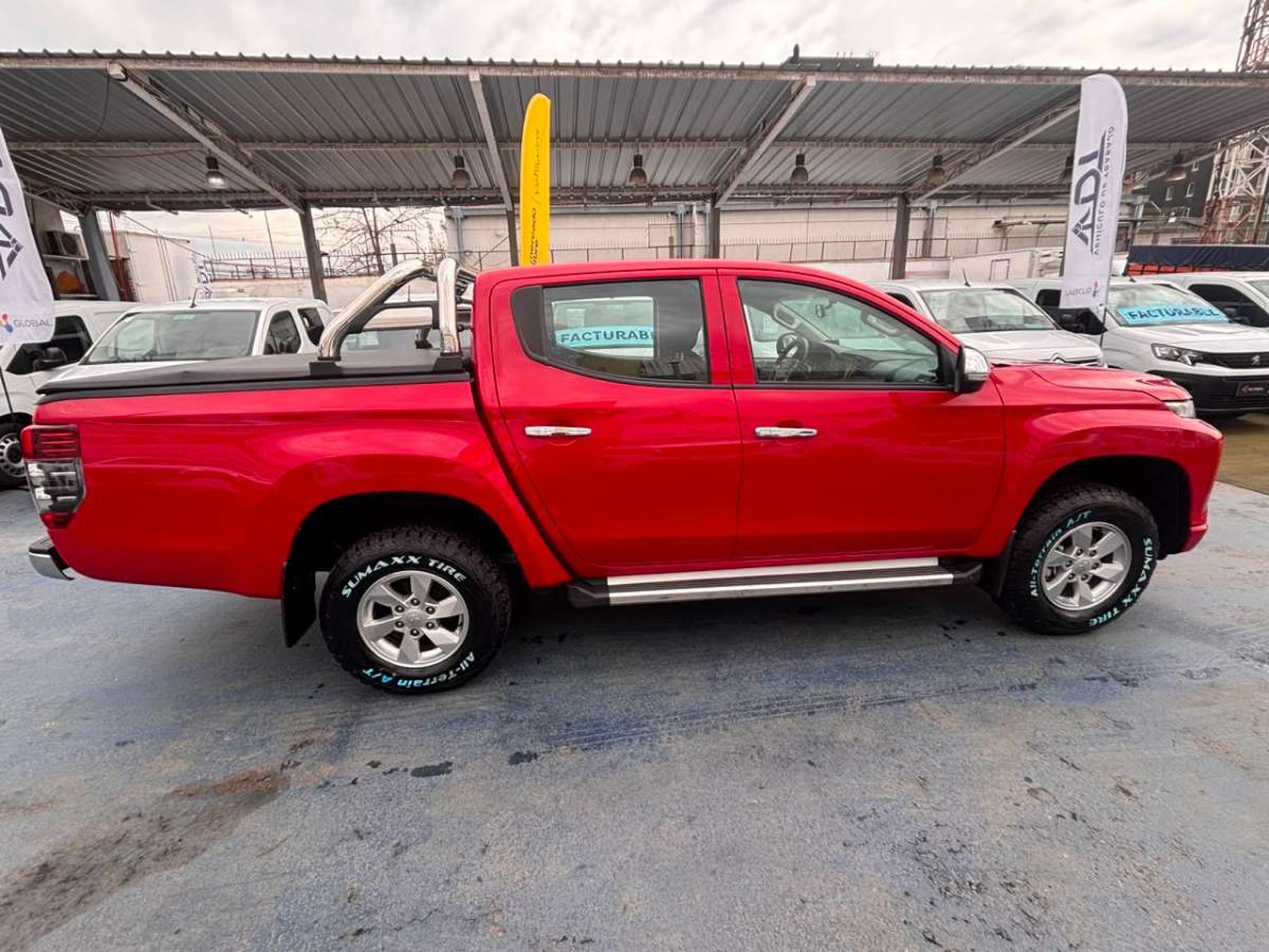 Mitsubishi L200 Katana 2.4 4x4 MT 2023 - Imagen 4 de 10