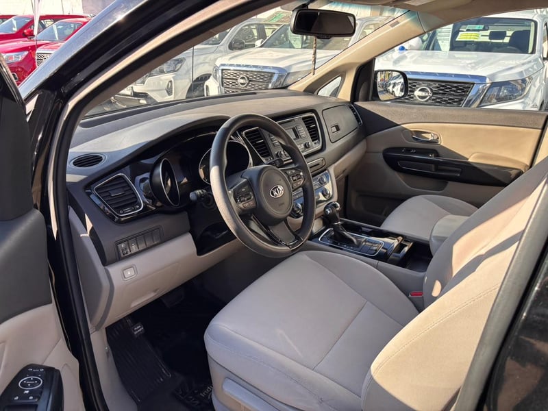 Kia Grand Carnival GLS 3.3 V6 2015 - Imagen 10 de 10