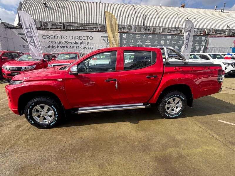 Mitsubishi L200 KATANA CRM 4X4 2.4 Diesel 2022 - Imagen 5 de 10