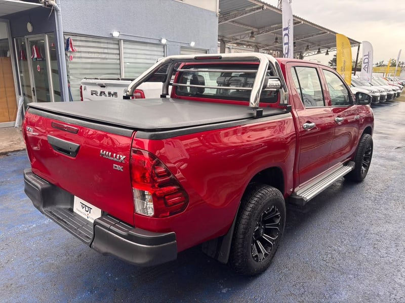 Toyota HILUX 4X4 2.4 MT 2024 - Imagen 8 de 10