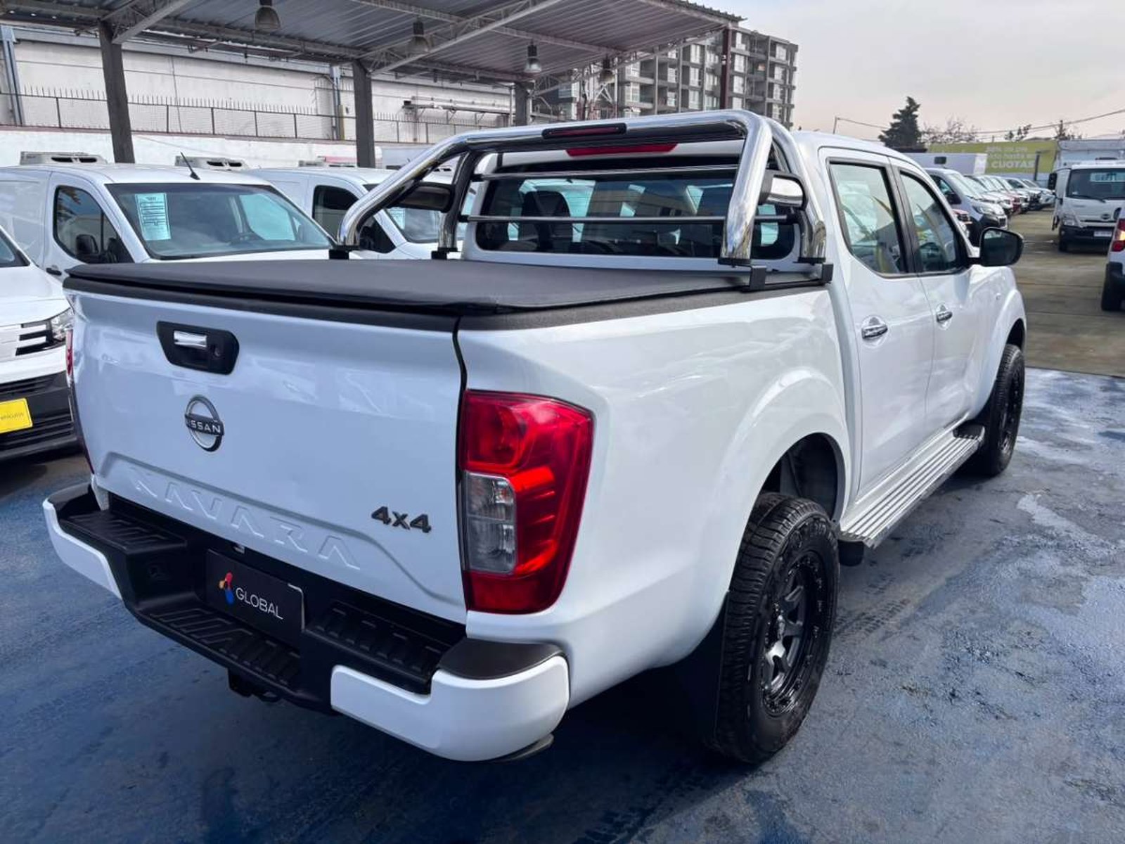 Nissan NAVARA D CAB MT 4X4 2.3 SE 4X4 2023 - Imagen 8 de 10