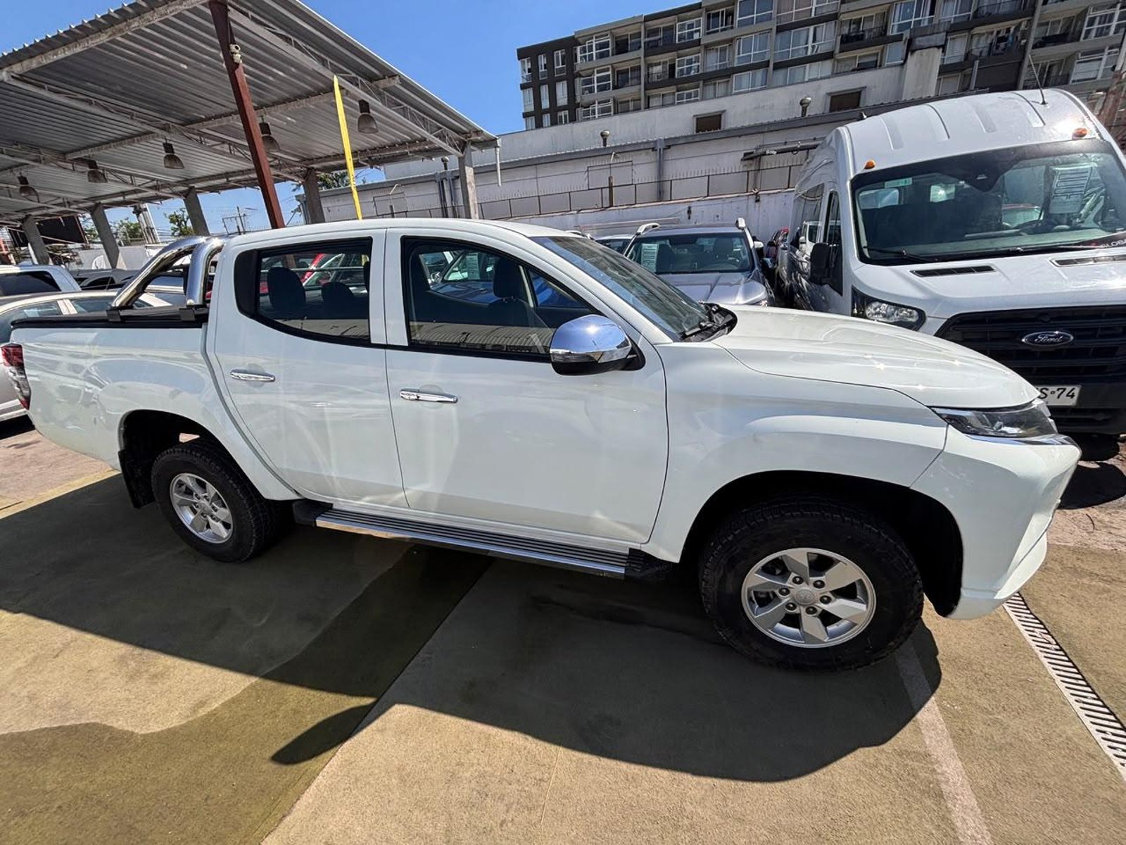 Mitsubishi L200 KATANA CR 2.4 Diesel 2022 - Foto 4 de 10