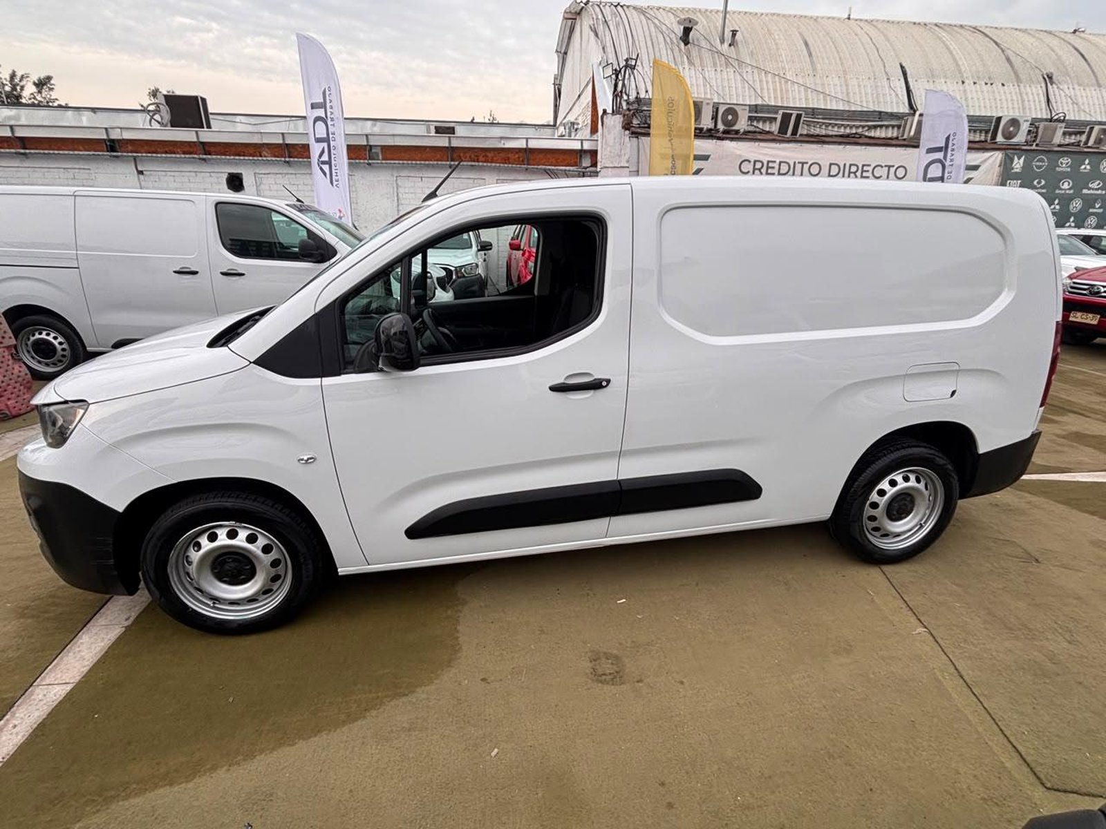 Peugeot PARTNER HDI 92 L2 1.6 L2 1.6 Diesel 2023 - Foto 5 de 10