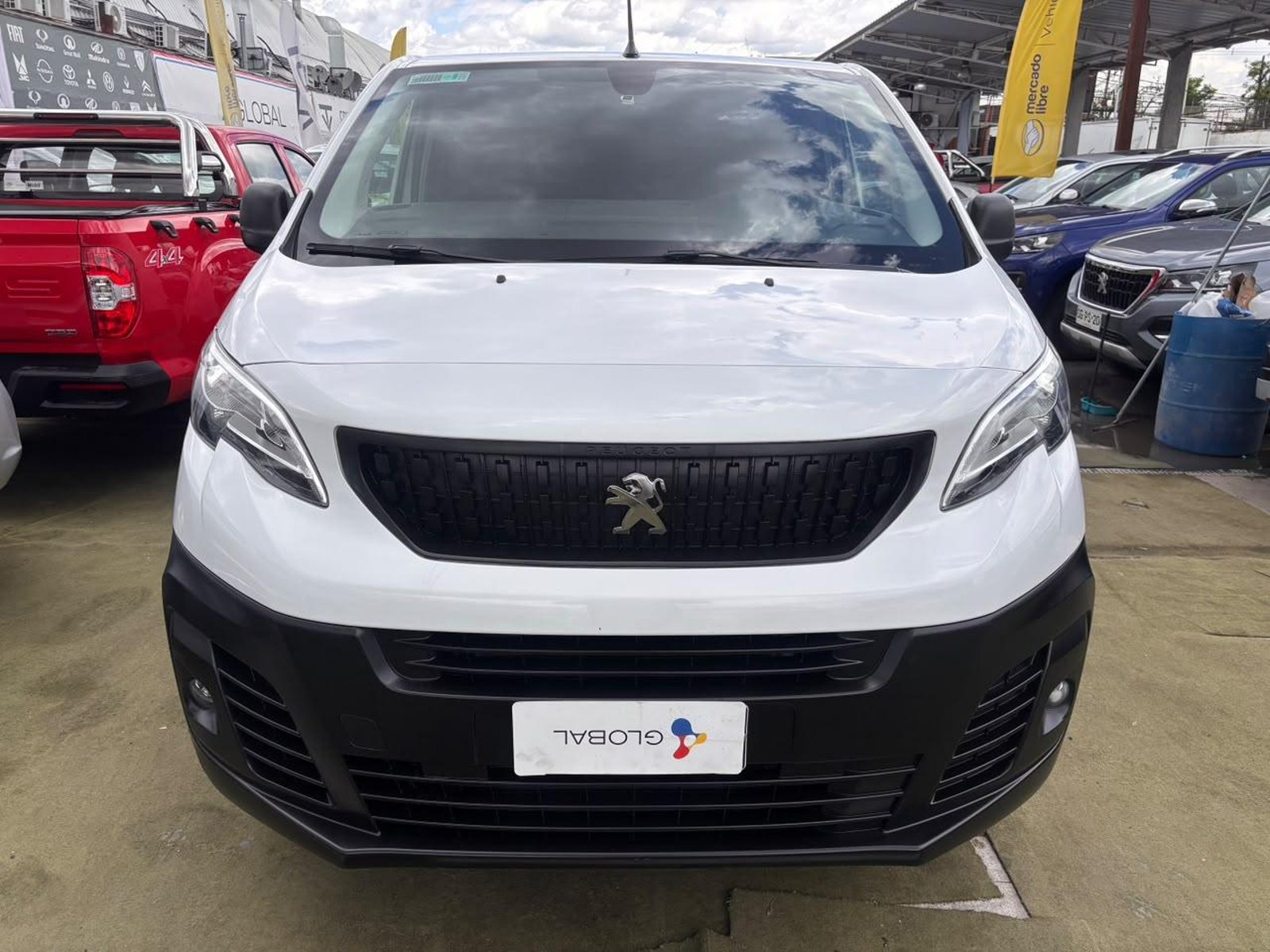 Peugeot EXPERT Premium Long 2.0 HDi 2023 - Foto 2 de 10
