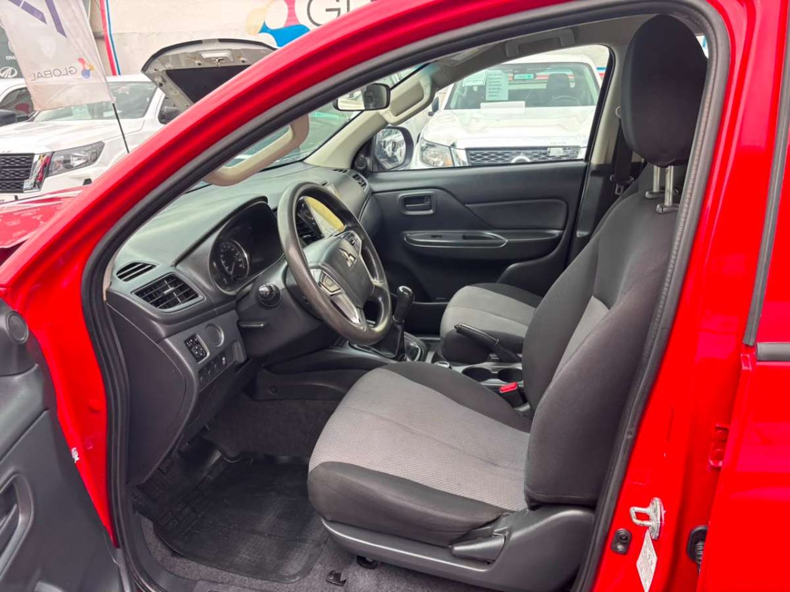 Mitsubishi L200 Katana 2.4 4x4 MT 2023 - Imagen 10 de 10