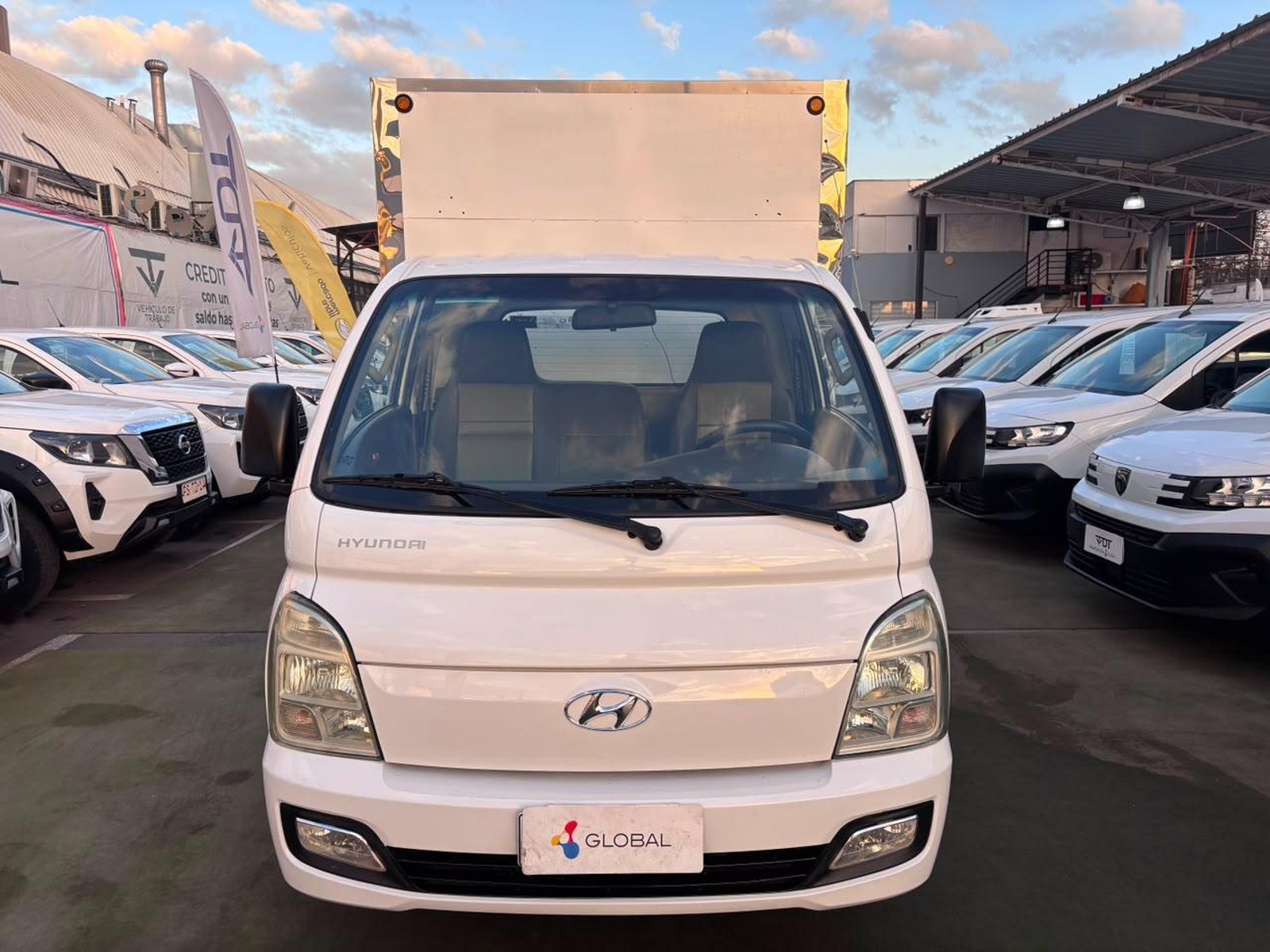 Hyundai PORTER II HI SUPER DOHC 2.5 2022 - Foto 2 de 10