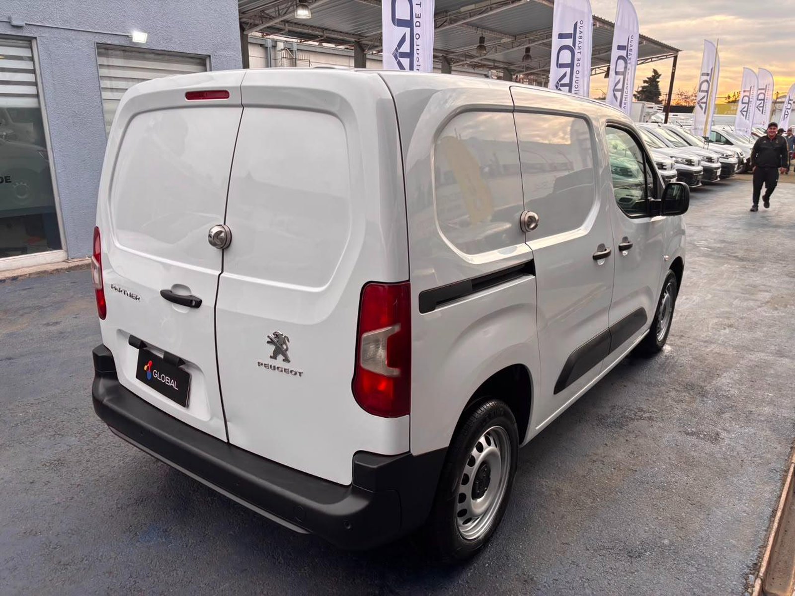 Peugeot PARTNER 2023 - Imagen 8 de 10