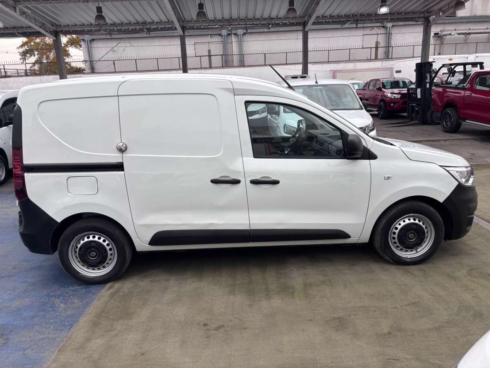 Renault EXPRESS 1.5 2023 - Foto 4 de 10