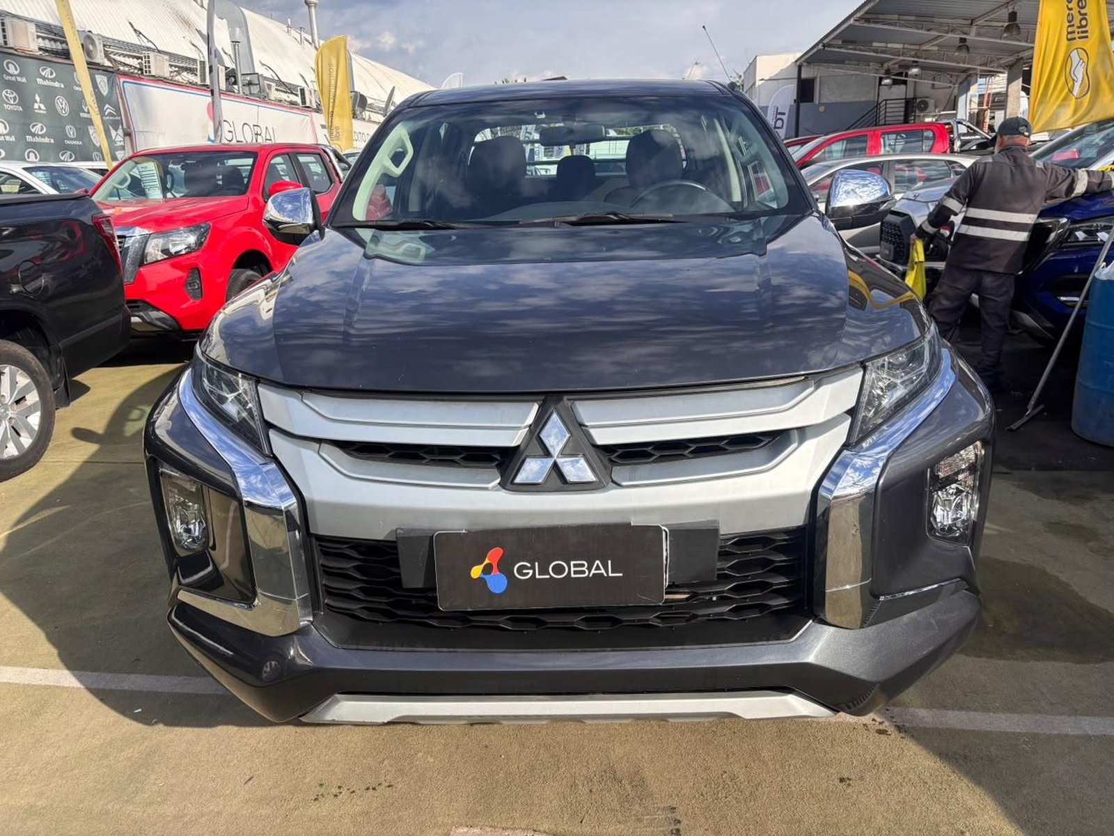 Mitsubishi L200 KATANA CR 2.4 Diesel 2023 - Foto 2 de 10