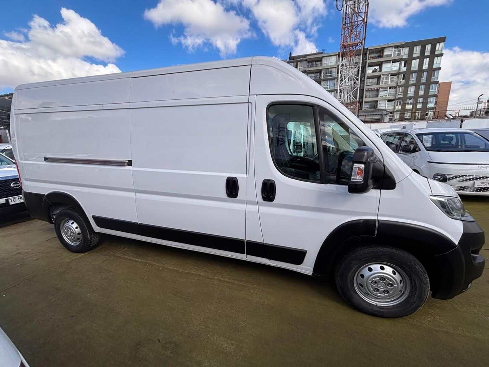 Citroën Jumper L3H2 2.0 Diesel 2023 - Foto 5 de 10