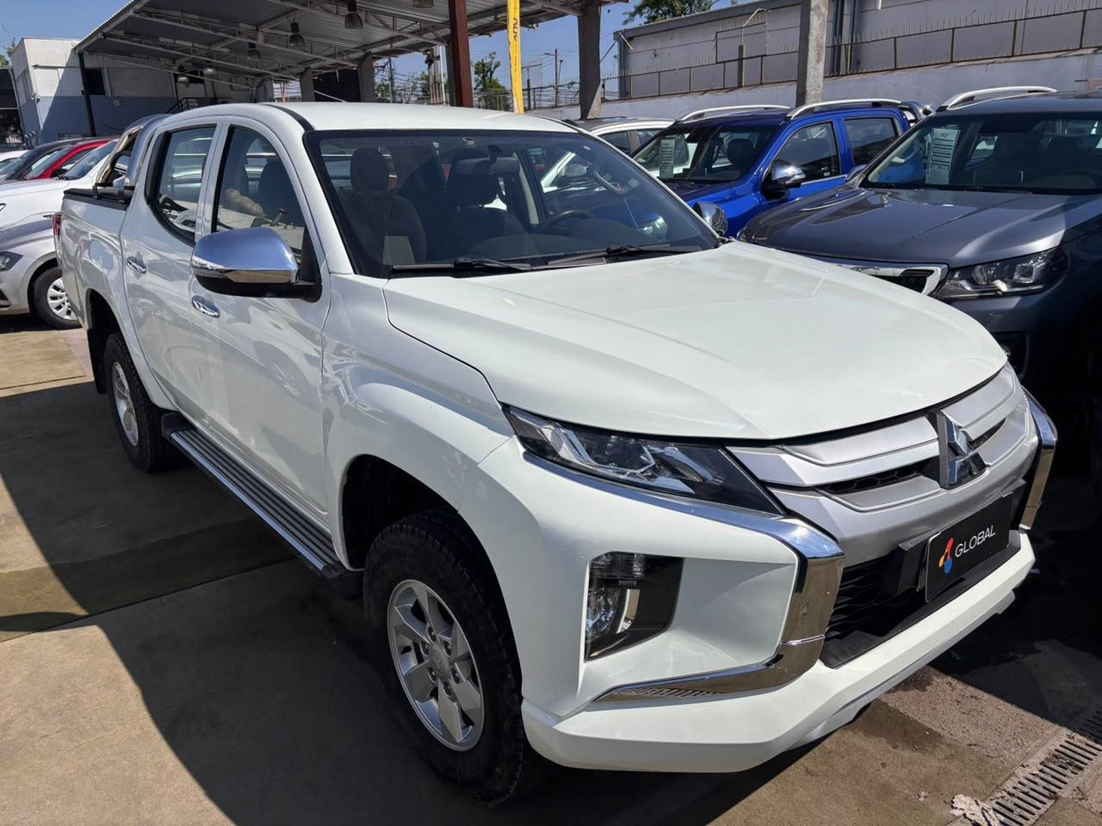 Mitsubishi L200 KATANA CR 2.4 Diesel 2022 - Foto 3 de 10