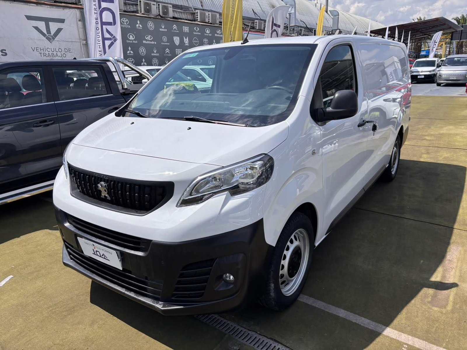 Peugeot EXPERT Premium Long 2.0 HDi 2023 - Foto 3 de 10