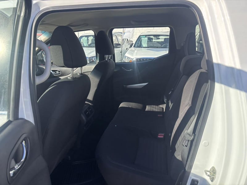Nissan NAVARA D CAB 2.3 xe 4x2 2023 - Imagen 9 de 10