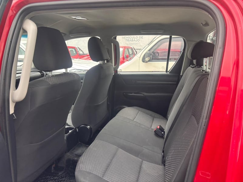 Toyota HILUX 4X4 2.4 MT 2024 - Imagen 9 de 10