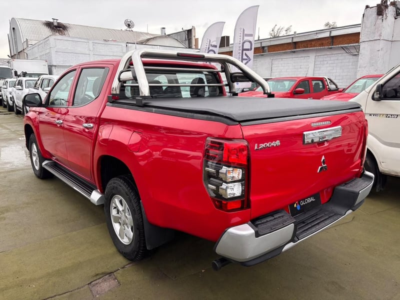 Mitsubishi L200 2.4 KATANA CRT DIESEL DOB. CAB. 4X4 MT 4P 2024 - Imagen 6 de 10