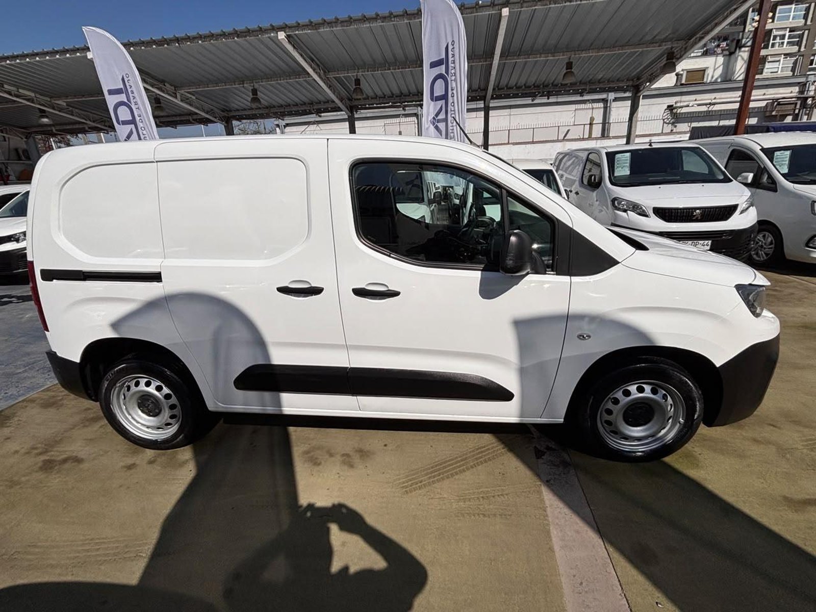 Peugeot PARTNER L1 1.6 Diesel 2021 - Imagen 4 de 10
