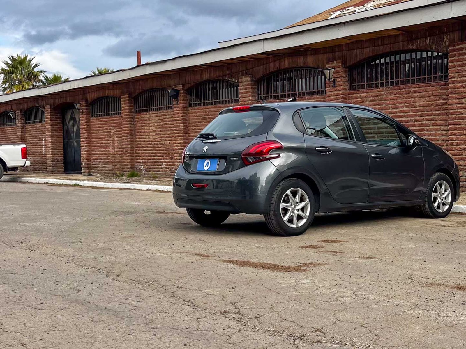 Peugeot 208 Active Pack 1.2 2017 - Foto 3 de 16