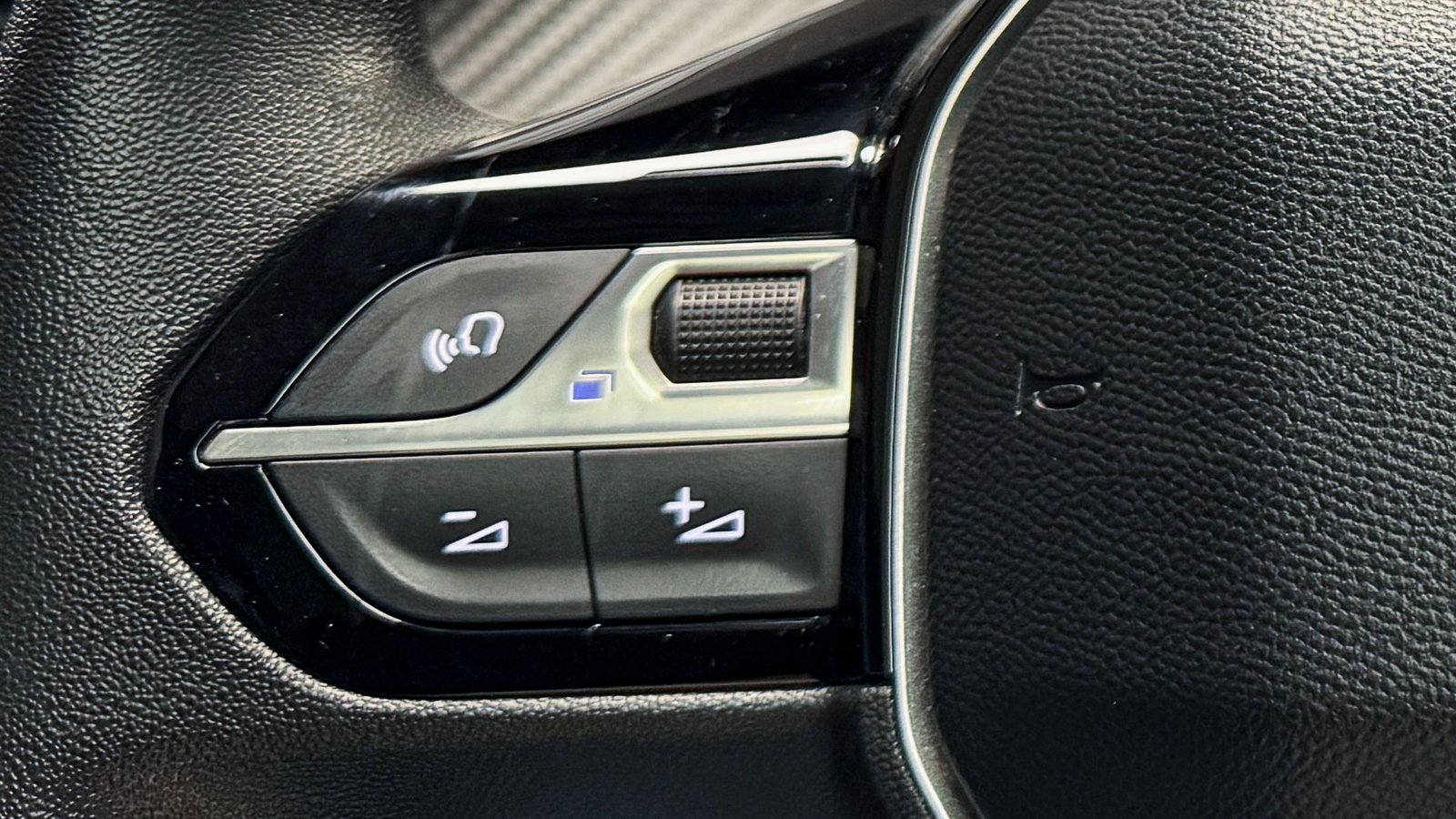 Peugeot 208 Style Puretech 1.2 2023 - Imagen 9 de 20