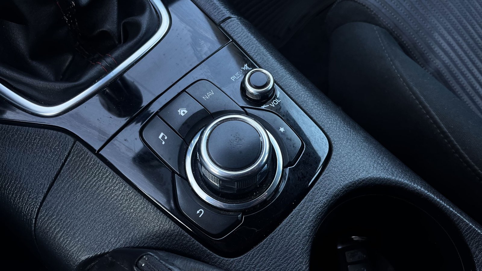 Mazda 3 V 2.0 Sedán MT 2015 - Imagen 19 de 20