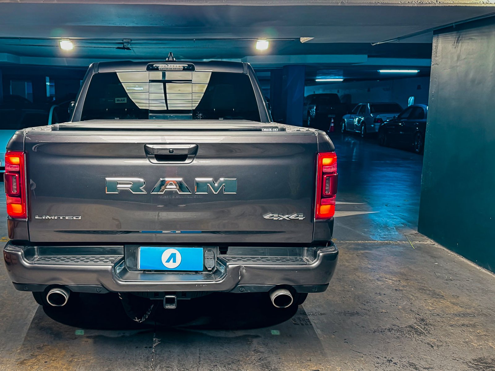 RAM 1500 Limited 4X4 5.7 AT 2024 - Foto 3 de 20