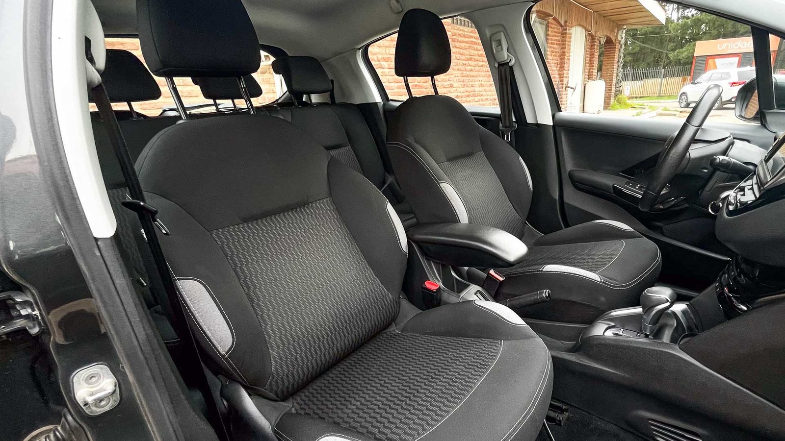 Peugeot 208 Active Pack 1.2 2017 - Imagen 15 de 16