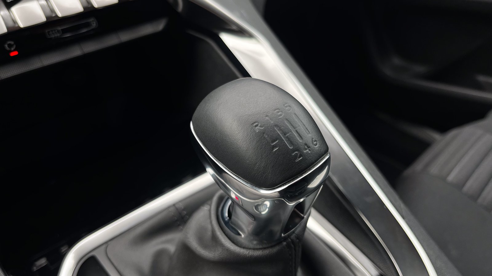 Peugeot 3008 Active Pack 1.2 2024 - Imagen 19 de 20