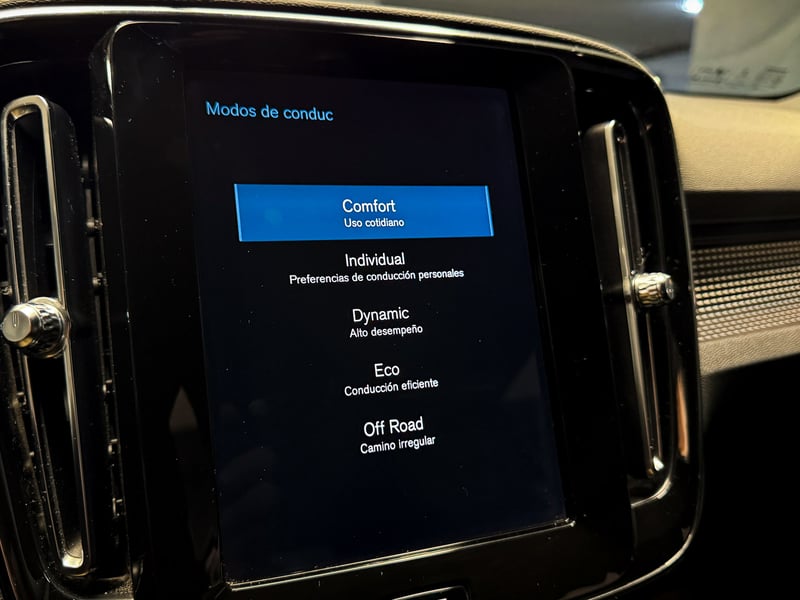 Volvo XC40 T5 R-Design 2.0 2020 - Imagen 17 de 20