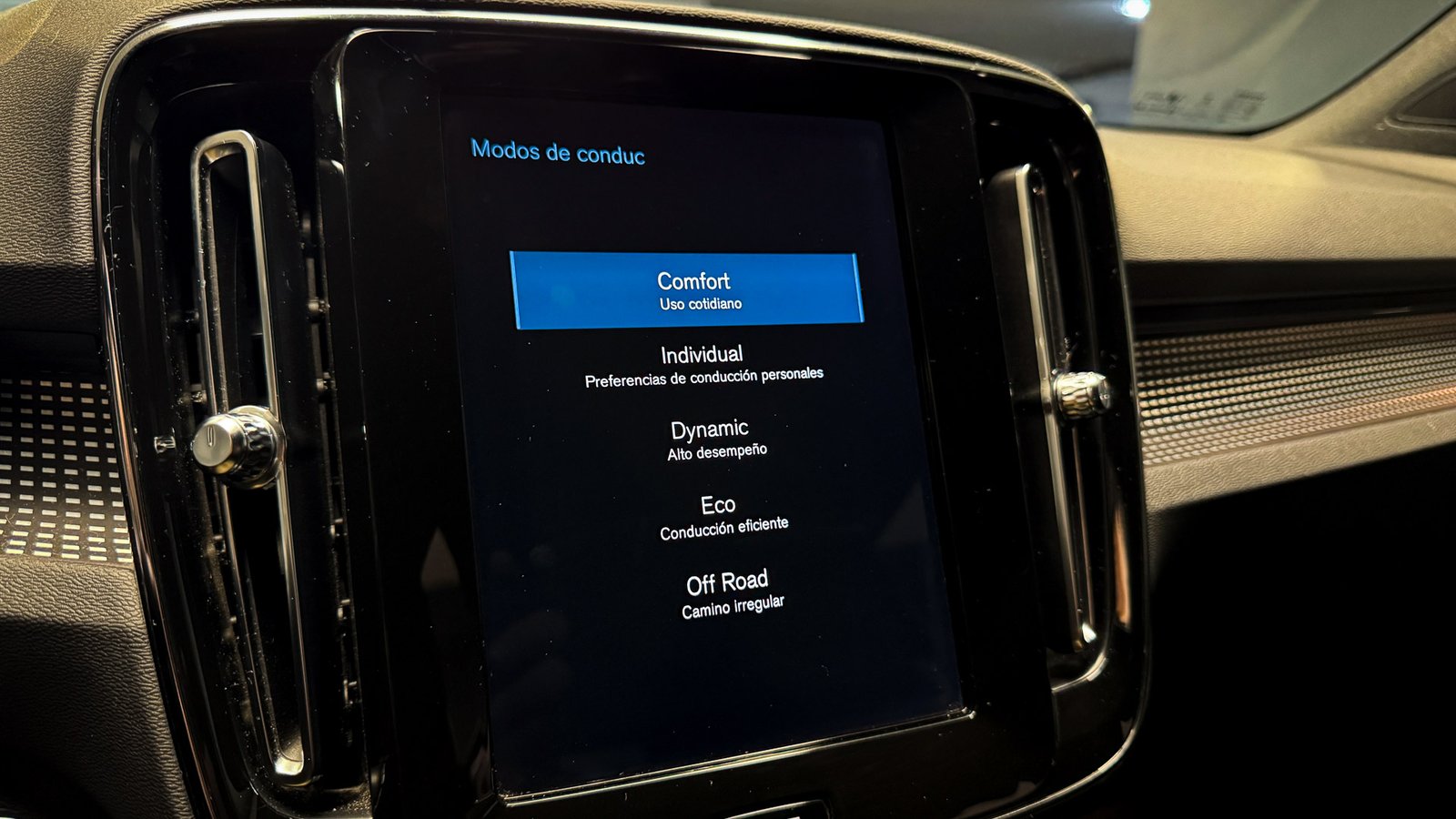 Volvo XC40 T5 R-Design 2.0 2020 - Imagen 17 de 20