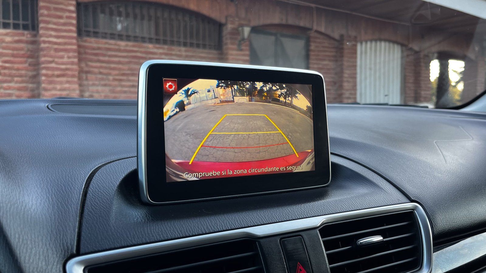 Mazda 3 V 2.0 Sedán MT 2015 - Imagen 16 de 20