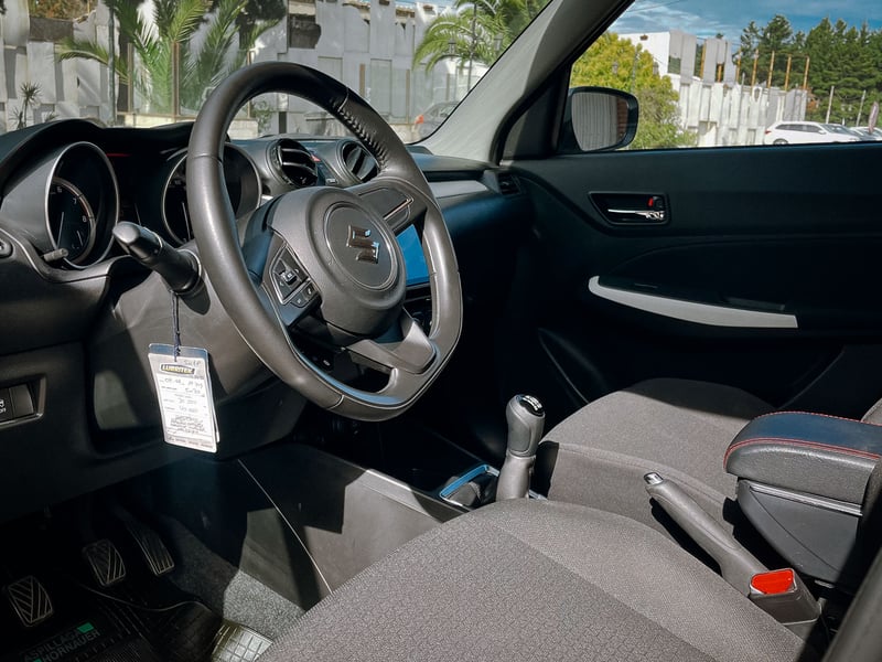 Suzuki Swift GL Hibrido 1.2 MT 2024 - Imagen 11 de 20