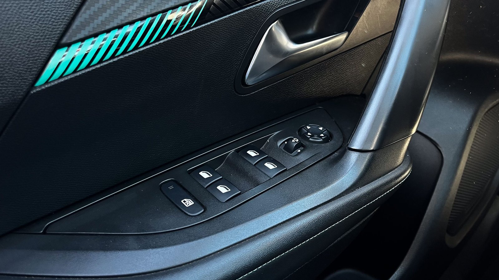 Peugeot 2008 Allure Pack 1.2 2021 - Imagen 18 de 20