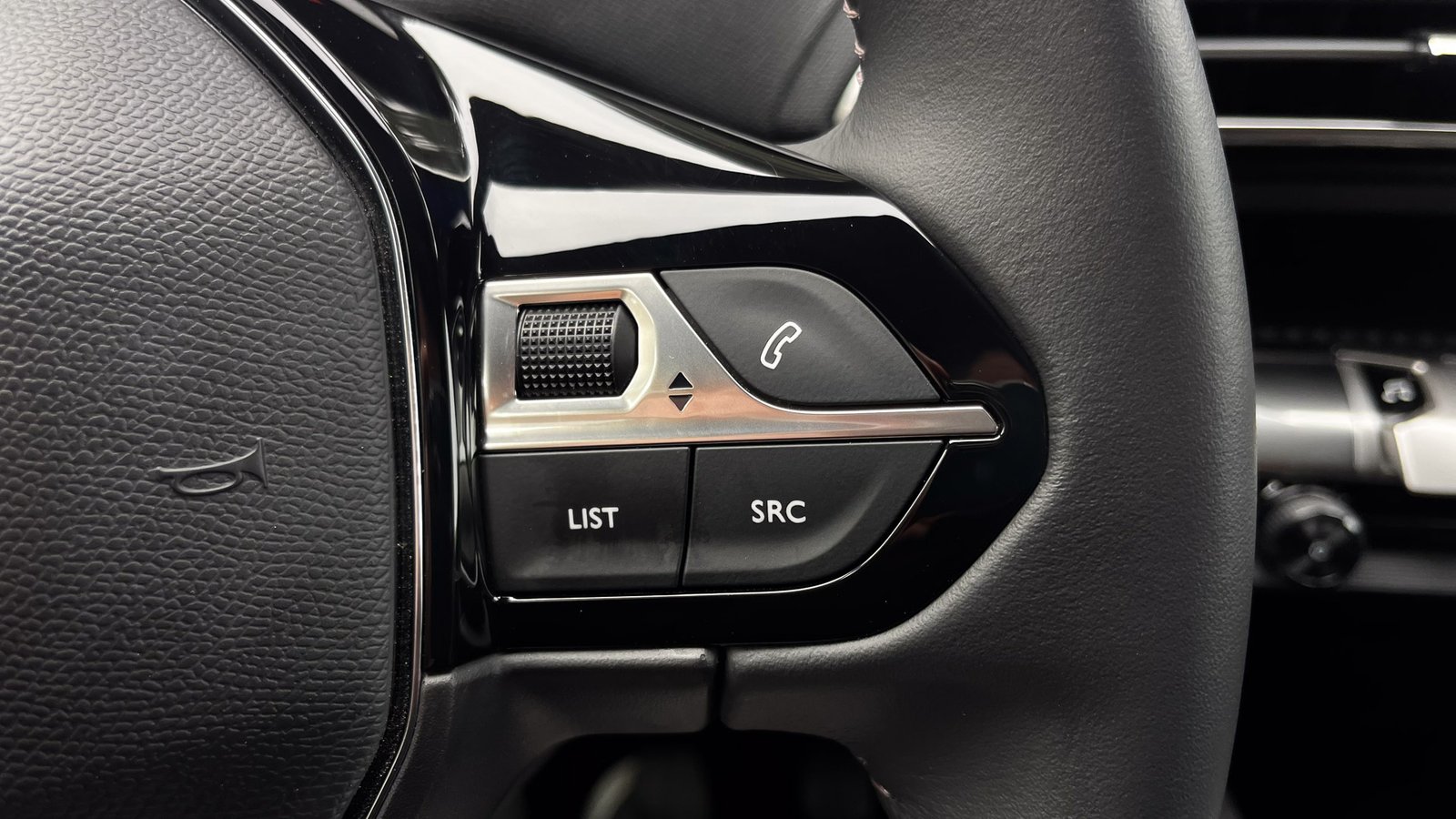 Peugeot 3008 Active Pack 1.2 2024 - Imagen 9 de 20
