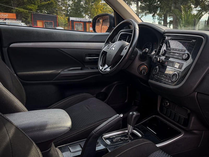 Mitsubishi Outlander GL AT 2018 - Imagen 12 de 20