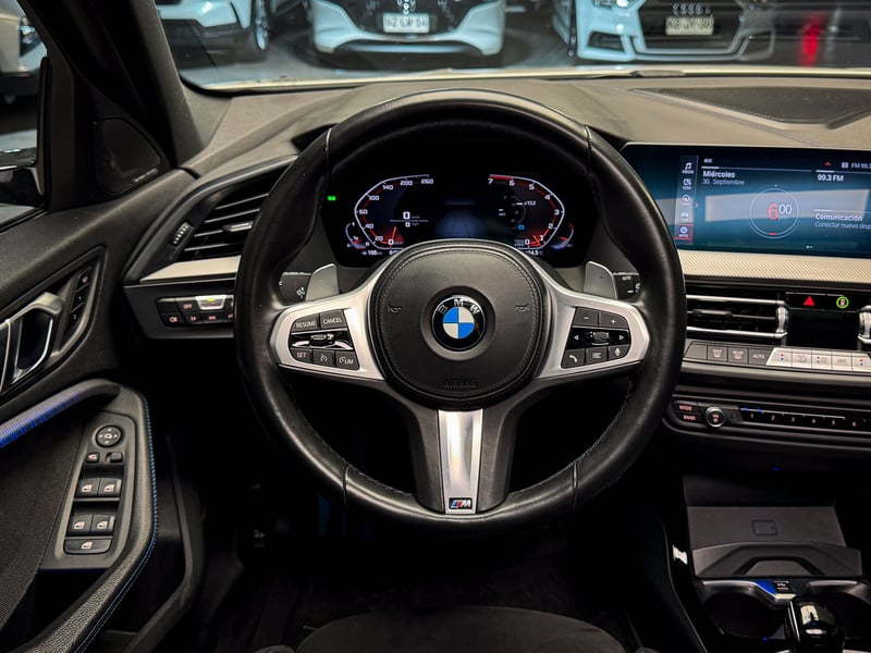BMW 135I xDrive 2.0 2023 - Imagen 12 de 20