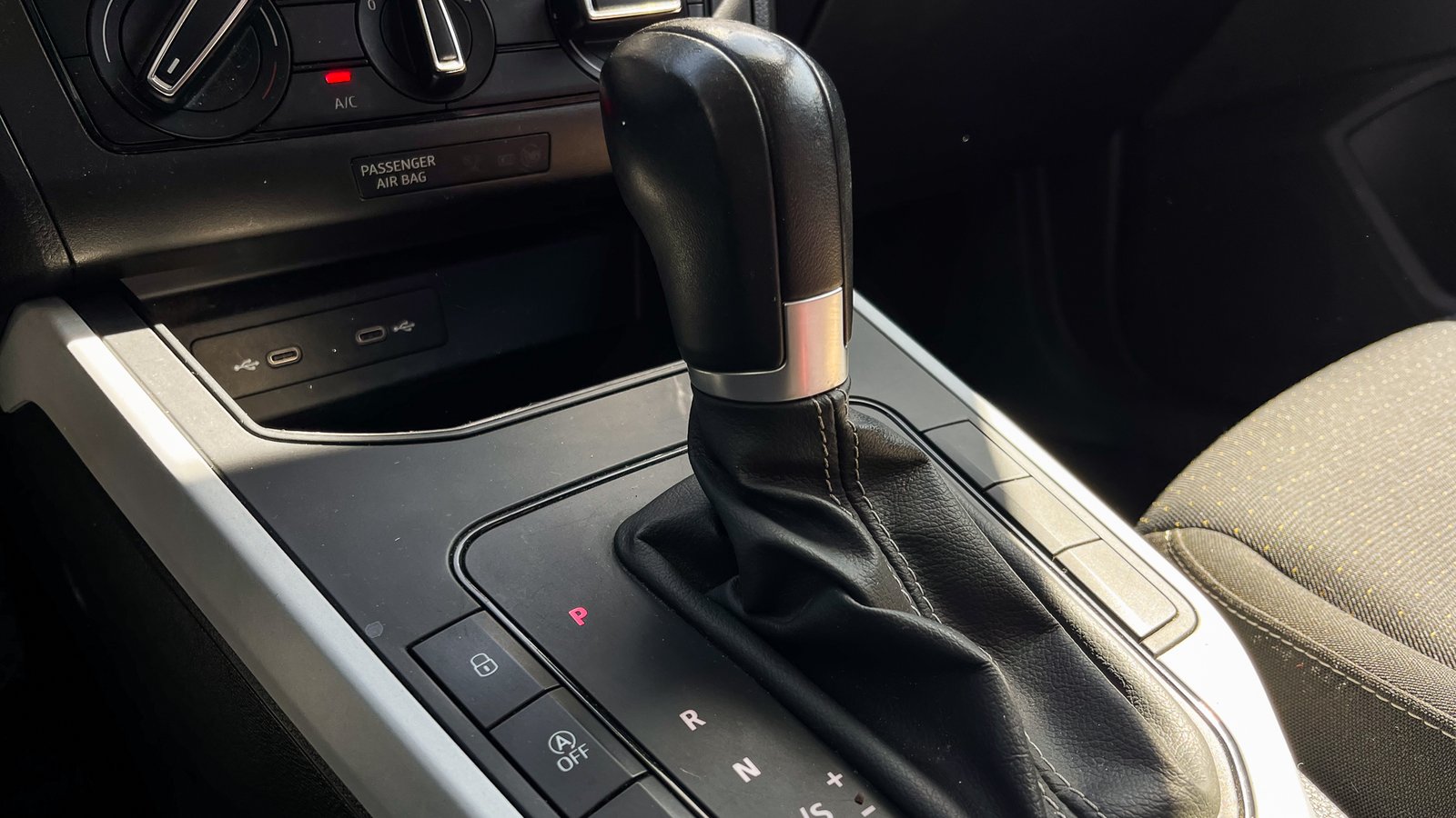 SEAT Arona Style AT 1.0T 2023 - Imagen 17 de 20
