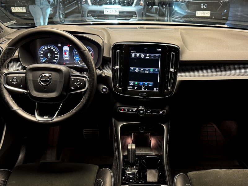 Volvo XC40 T5 R-Design 2.0 2020 - Imagen 14 de 20