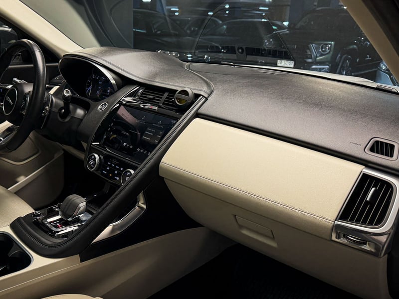 Jaguar E-Pace S AWD 2.0 2022 - Imagen 12 de 20