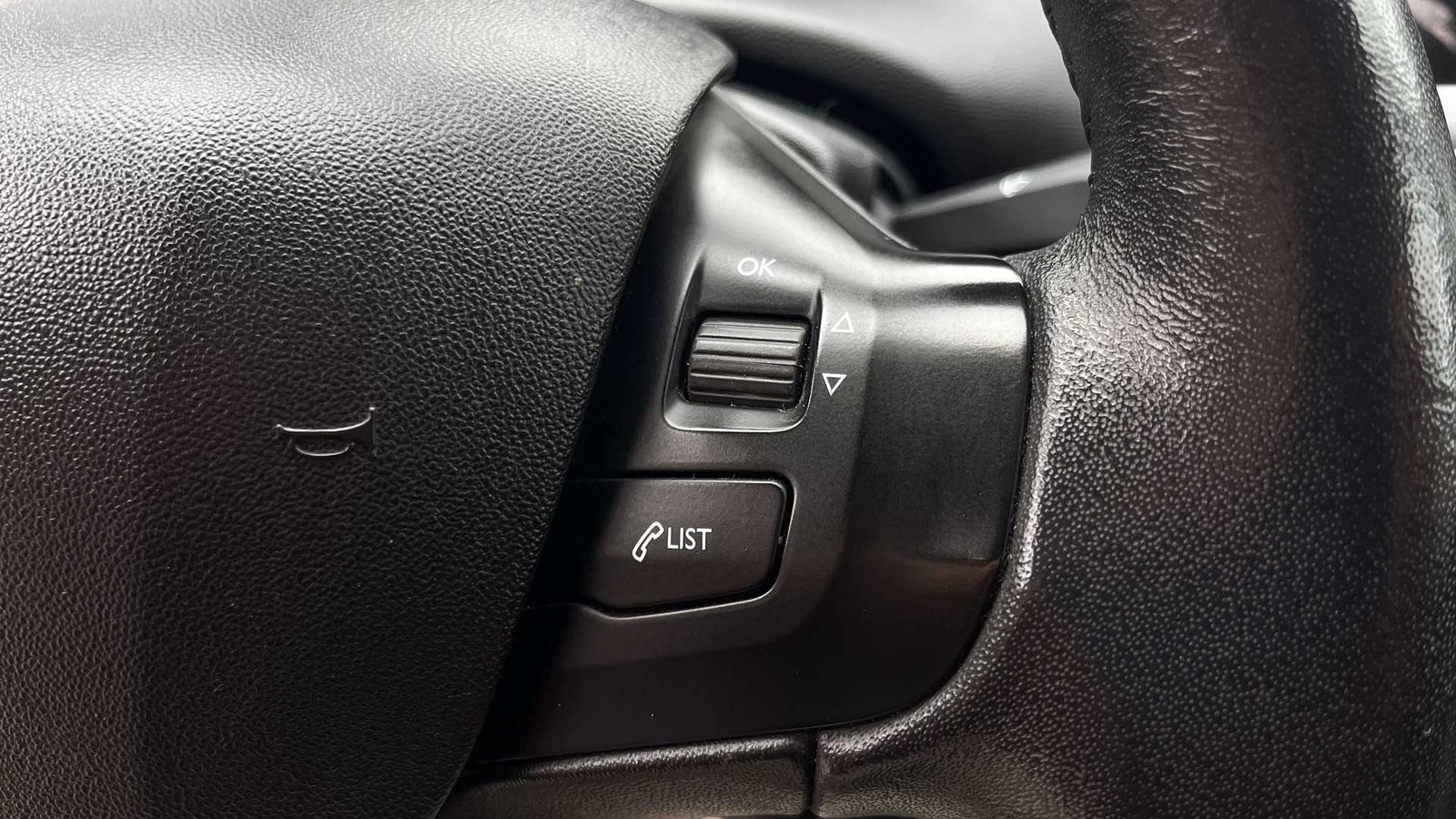 Peugeot 208 Active Pack 1.2 2017 - Imagen 7 de 16