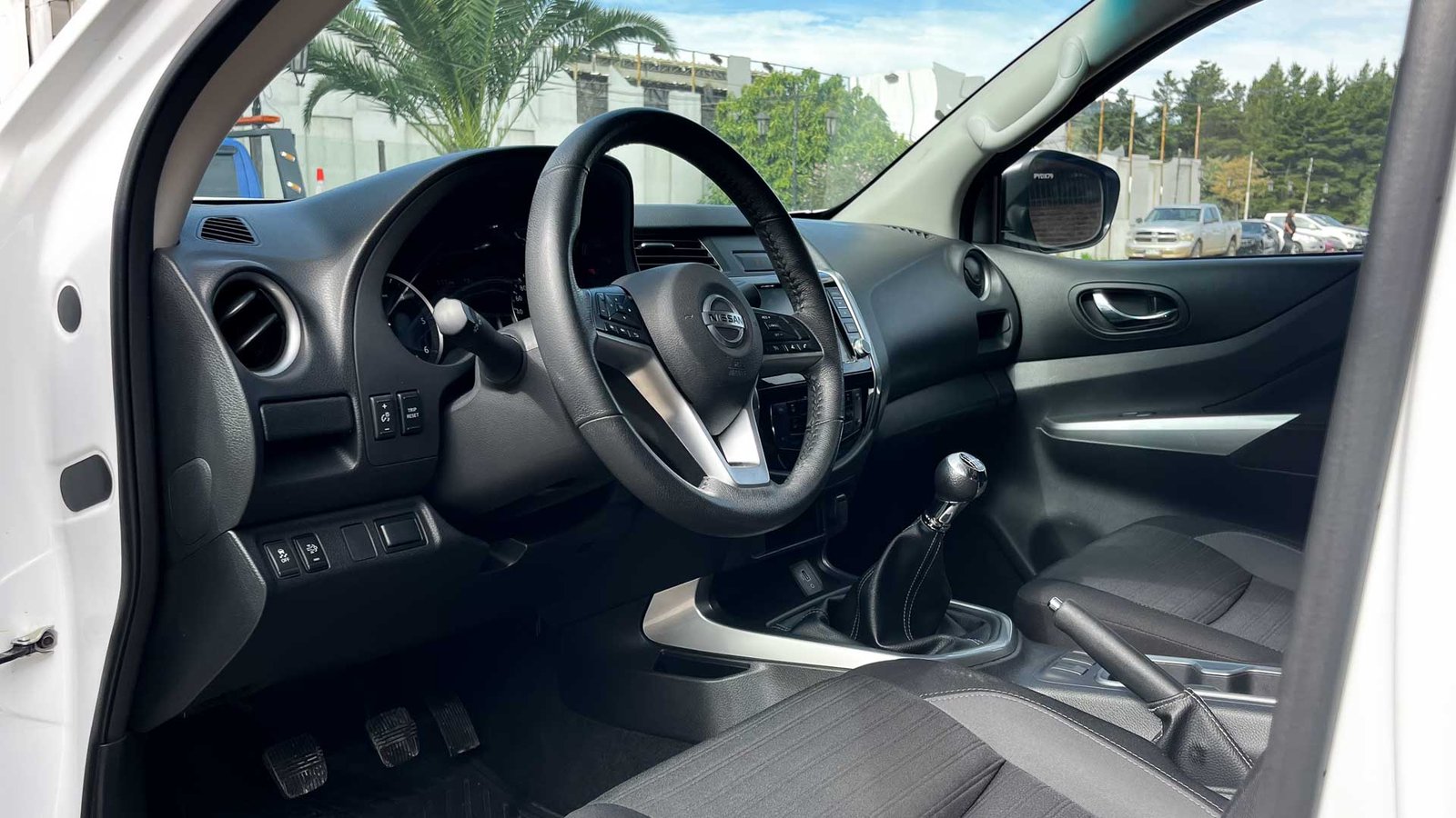 Nissan Navara XE MT 4x2 2.3 2021 - Imagen 9 de 12
